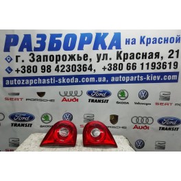 Фонарь задний правый внутренний VW Golf 5 1K6945094G